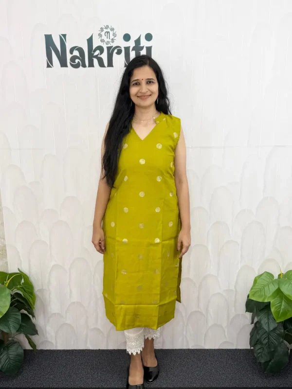 Collard soft silk kurti