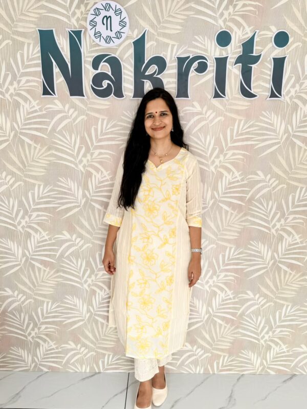 Floral embroidered casual cotton kurti